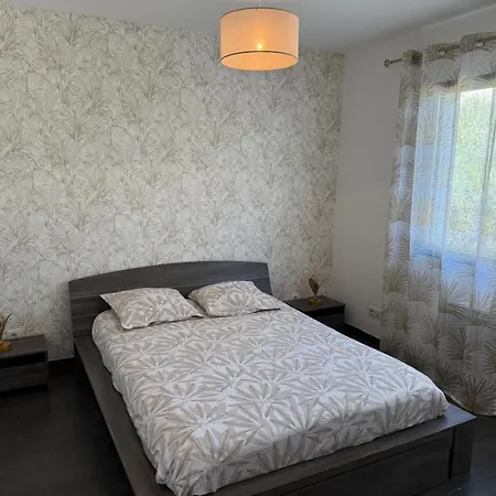 Contemporaine Вилла Servian